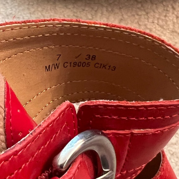 B.O.C Born Concept Red Leather Wedge Sandals size 7 - Picture 8 of 10